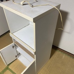 台所の箪笥の画像