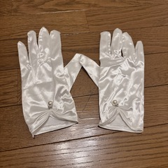 ホワイト サテン ウェディンググローブ パールリボン花嫁用の画像