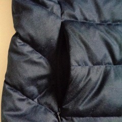 【UNIQLO】ユニクロ　ダウンベスト　M　フード付き　紺系　の画像