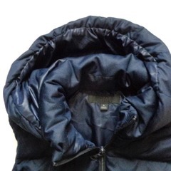 【UNIQLO】ユニクロ　ダウンベスト　M　フード付き　紺系　の画像