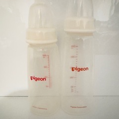 ピジョン哺乳瓶　プラスティックの画像