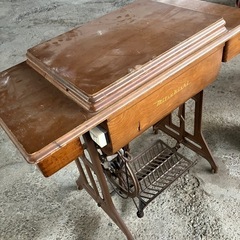 😺　ミシン脚　台　テーブルリメイク　材料として！　三菱ミシン脚の画像