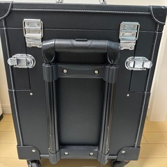 美容用品キャリーケースの画像