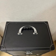 美容用品キャリーケースの画像