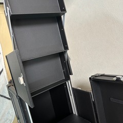 美容用品キャリーケースの画像