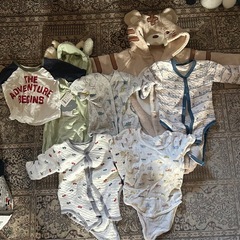 ベビー服36着【子供服】+【転倒防止リュック】の画像