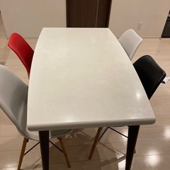 【決定しました】ダイニングテーブルと椅子4脚の画像
