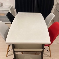 【決定しました】ダイニングテーブルと椅子4脚の画像