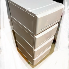 衣装ケース4つの画像