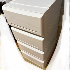 衣装ケース4つの画像