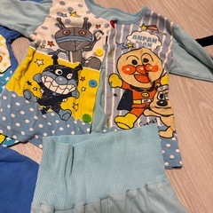 （決まりました。）ユニクロパジャマ2点、アンパンマン　パジャマ　100サイズ　キルト生地・綿生地（厚手）・綿生地の画像