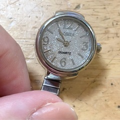 壊れた指用の時計の画像