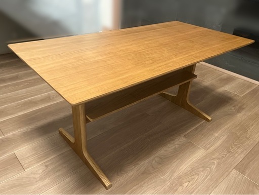 無印良品　リビングでもダイニングでもつかえるテーブル