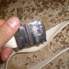 メーカー不明　白ベルト　金具入れて104㎝くらいの画像