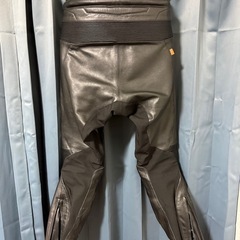 HYOD レザーパンツの画像
