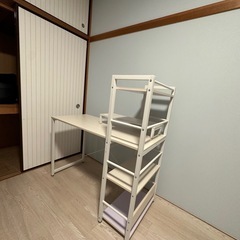 テーブルと椅子の画像