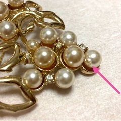 シルバーリボン＆葡萄　デザインブローチの画像