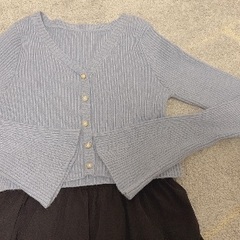 GRL今期キラキラボタンニット、フリルスカート2点セット800円の画像