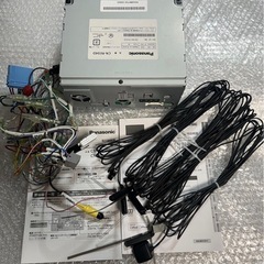 パナソニック ストラーダ CN-RA04D 地図データ2017年 Bluetooth フルセグ DVD SD 動作確認済み  付属品は写真に写っている物で全てです、 スペック等は品番で検索お願いします。  適合流用に関してはお答え出来ないので落札者様でお調べ願います。  中古品の為ノークレームノーリターンで宜しくお願い致します。 Strada（ストラーダ）SDカーナビステーション（2017モデル）CN-RA04D ブランド：Panasonic Strada 発売日：2017/10 ディスプレイの画像