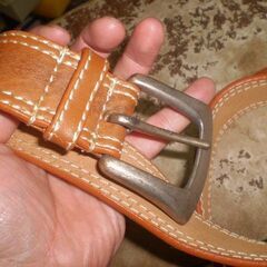 メーカー不明　ベルト　金具入れて長さ1メートル5㎝くらいバックル幅7㎝の画像