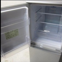 SHARP の冷蔵庫　どっちでもドア　の画像