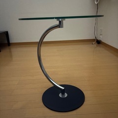 ガラステーブルの画像