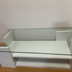 ガラステーブルの画像