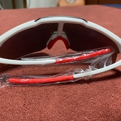 新品サングラス　giant 赤白の画像