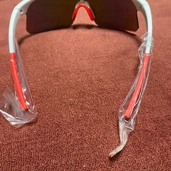 新品サングラス　giant 赤白の画像