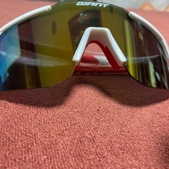 新品サングラス　giant 赤白の画像