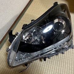 200系マジェスタ　左ヘッドライトの画像