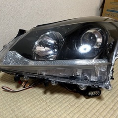 200系マジェスタ　左ヘッドライトの画像