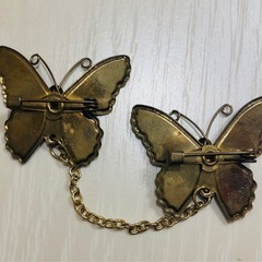 蝶々デザインブローチ（2個）の画像