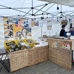 オープニングスタッフ募集　牡蠣小屋のホール、レジ、スタッフ／未経験歓迎！楽しく働けます！勤務時間によりまかないや手当も イオンモールでのお買い物特典有の画像