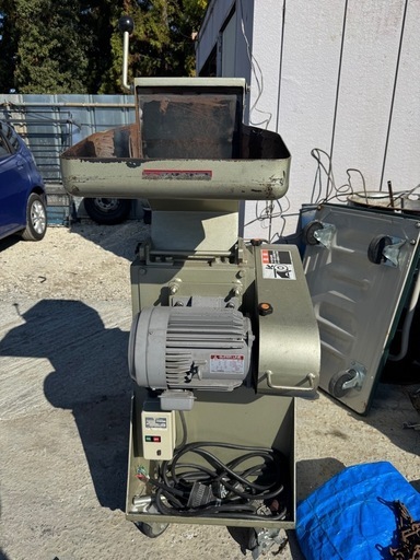 プラスチック粉砕機