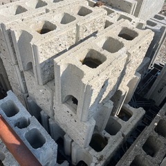 コンクリートブロック・タイル・平板など写真に載ってない物も多数の画像