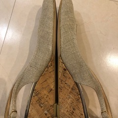 リミテッドエディション　　　バックストラップパンプスの画像