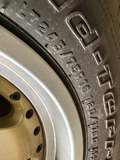 お話中　BFGoodrich Mud-Terrain T/A Radial スパイクタイヤ　BERGホイール　245/75R16
