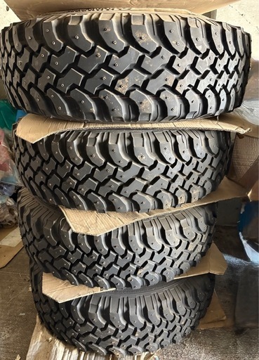 お話中　BFGoodrich Mud-Terrain T/A Radial スパイクタイヤ　BERGホイール　245/75R16