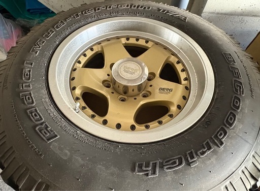 お話中　BFGoodrich Mud-Terrain T/A Radial スパイクタイヤ　BERGホイール　245/75R16