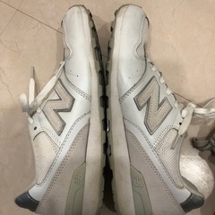 ニューバランススニーカーの画像