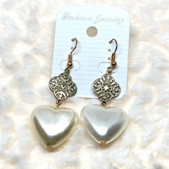 ハンドメイドピアスの画像