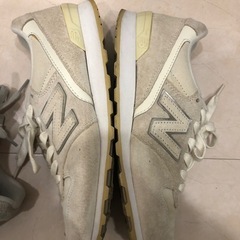 ニューバランススニーカーの画像