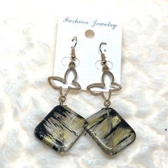 ハンドメイドピアスの画像