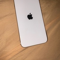 美品　２５日まで！iPhoneSE3 バッテリー100%の画像