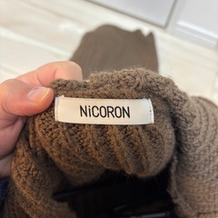 NiCORON フード付きブラウンニットセーターの画像