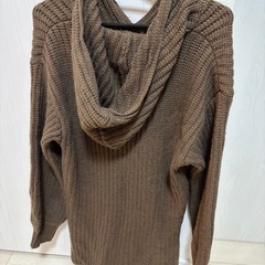 NiCORON フード付きブラウンニットセーターの画像