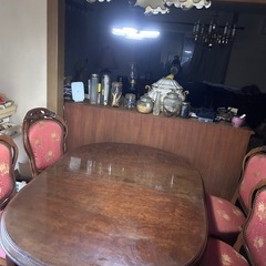 アンティークダイニングテーブルと椅子4脚の画像
