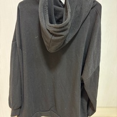 SUREVE ブラック フード付きパーカーの画像