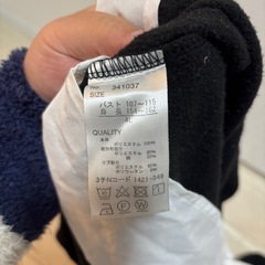 SUREVE ブラック フード付きパーカーの画像